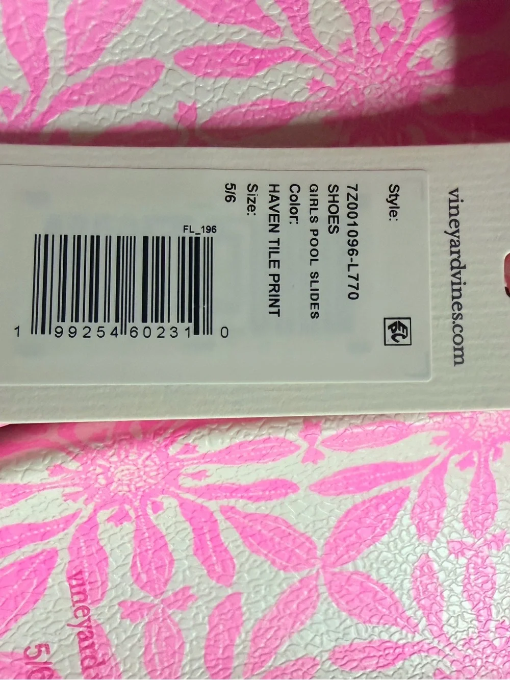 NWT Vineyard Vines Girls Haven Tile Print Pool Slides Pink Size 5/6